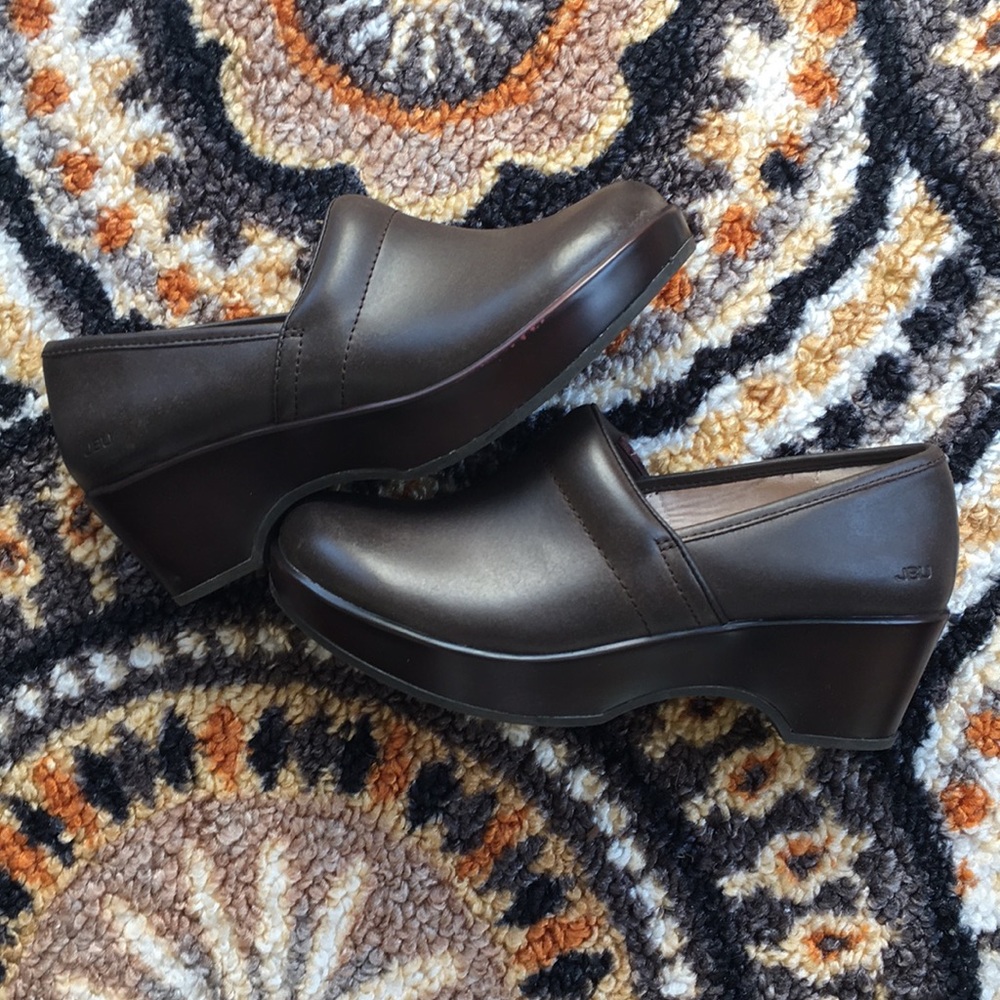 Jambu leather Clogs